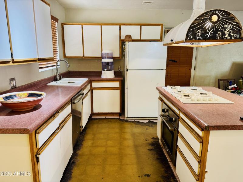 E facing kitchen