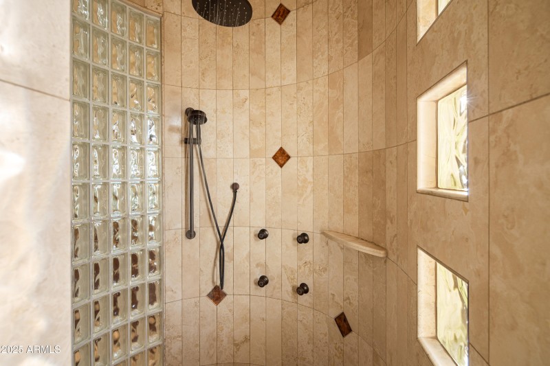 CURVED WALK-IN SHOWER