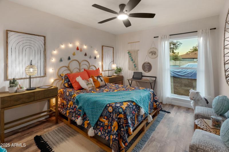 6504 W Corrine Dr (twilight)-2