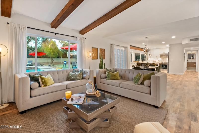 6504 W Corrine Dr (twilight)-16