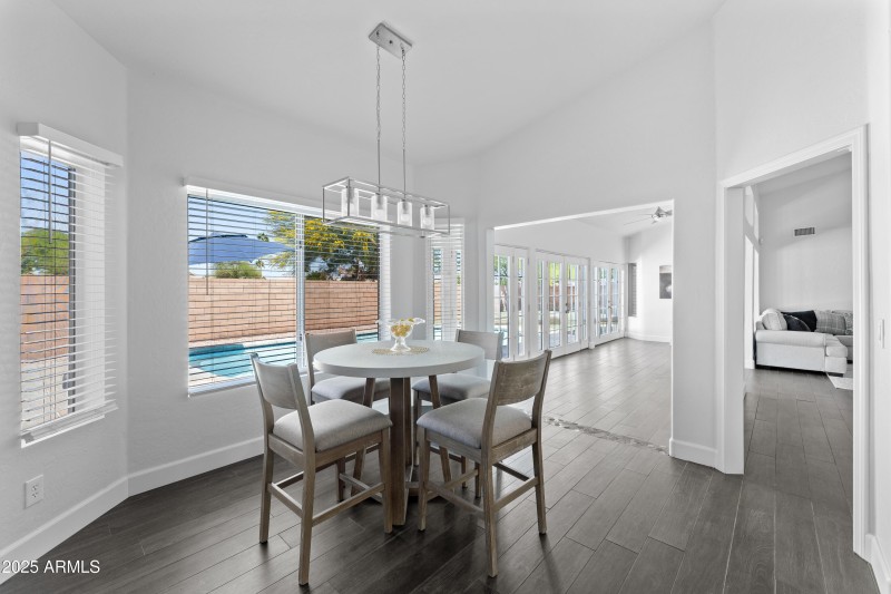 24-024-breakfast-nook