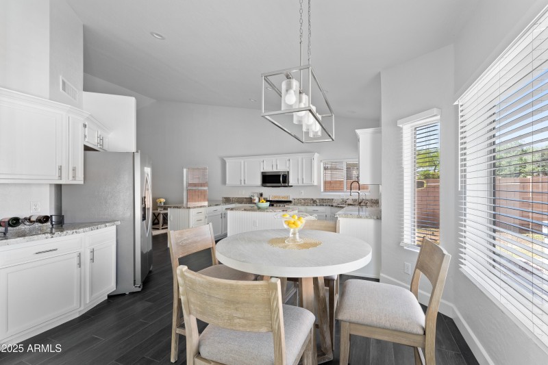 25-025-breakfast-nook