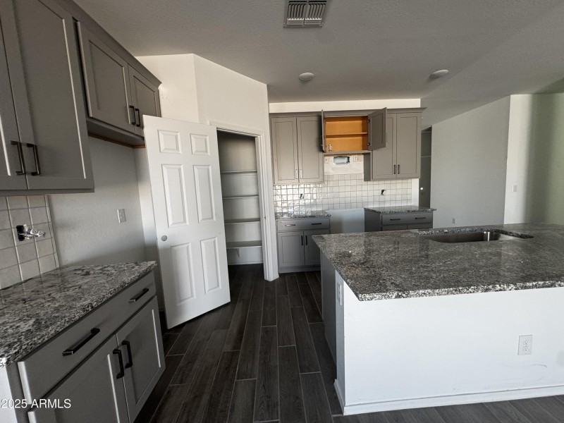 005_Kitchen