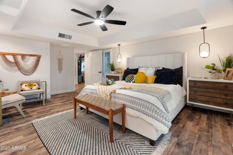 6504 W Corrine Dr (twilight)-5