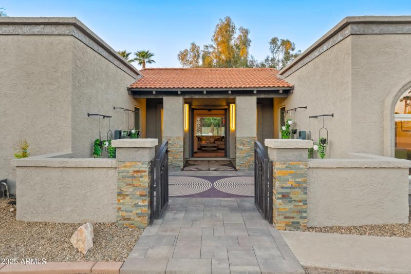 6504 W Corrine Dr (twilight)-9