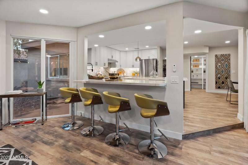 6504 W Corrine Dr (twilight)-27