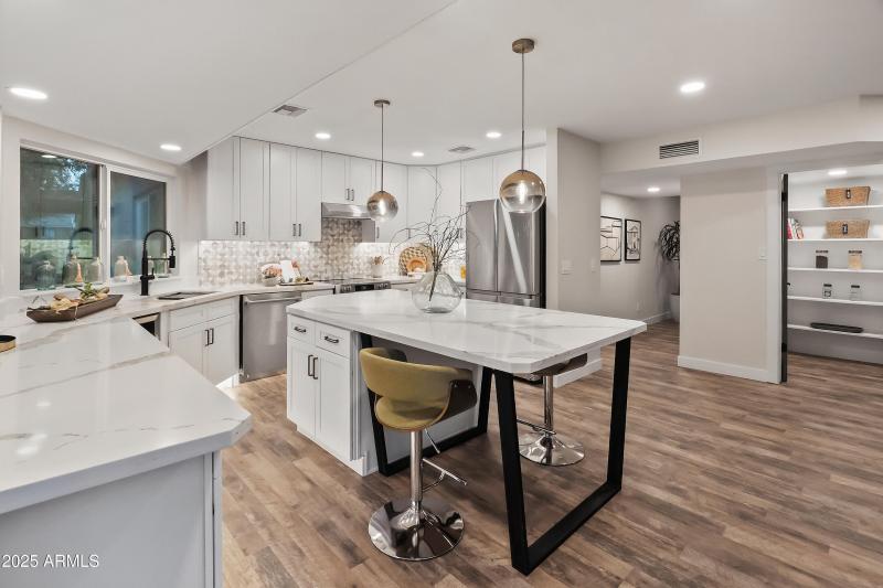 6504 W Corrine Dr (twilight)-28