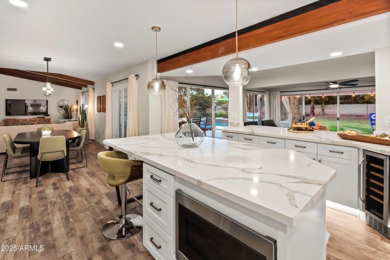 custom-built-island-quartz