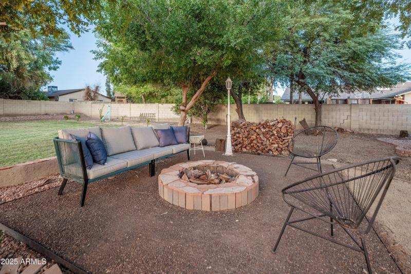 6504 W Corrine Dr (twilight)-37