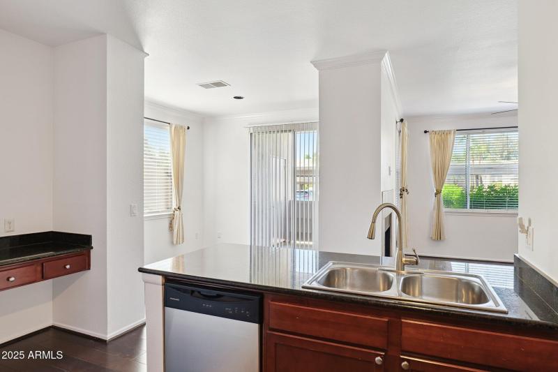 12-web-or-mls-7009-e-acoma-dr-1137