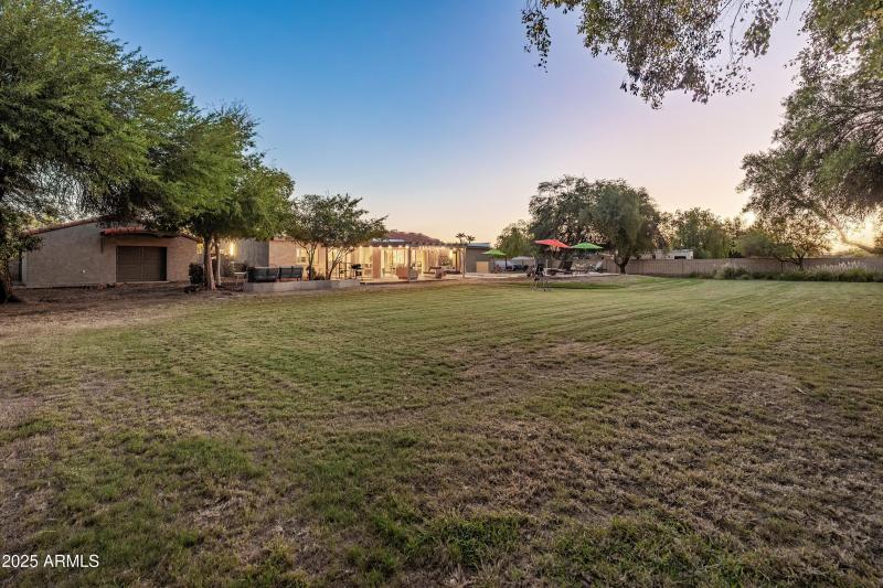 6504 W Corrine Dr (twilight)-41