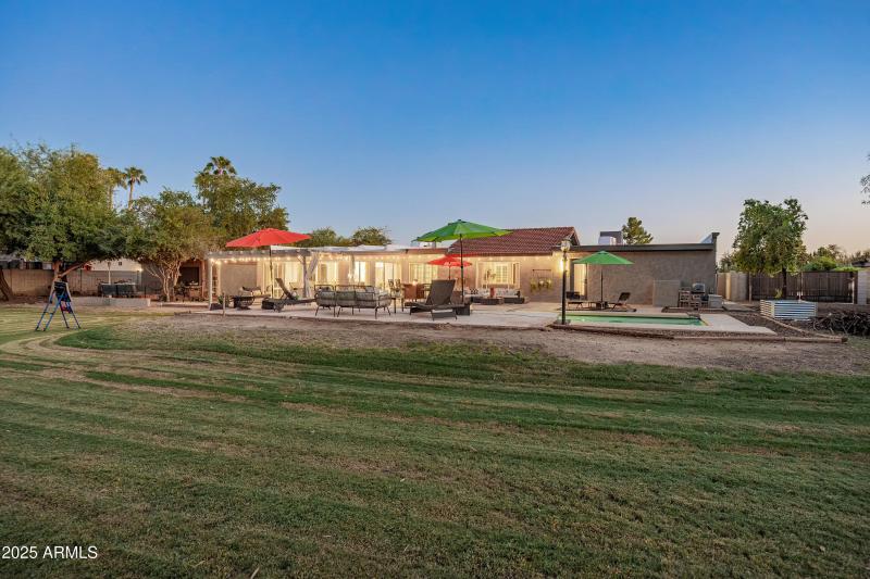 6504 W Corrine Dr (twilight)-43