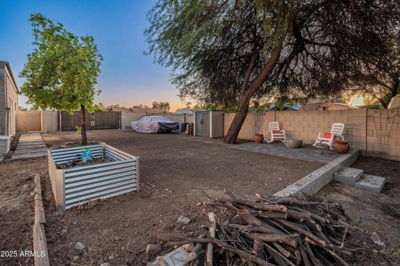 6504 W Corrine Dr (twilight)-44