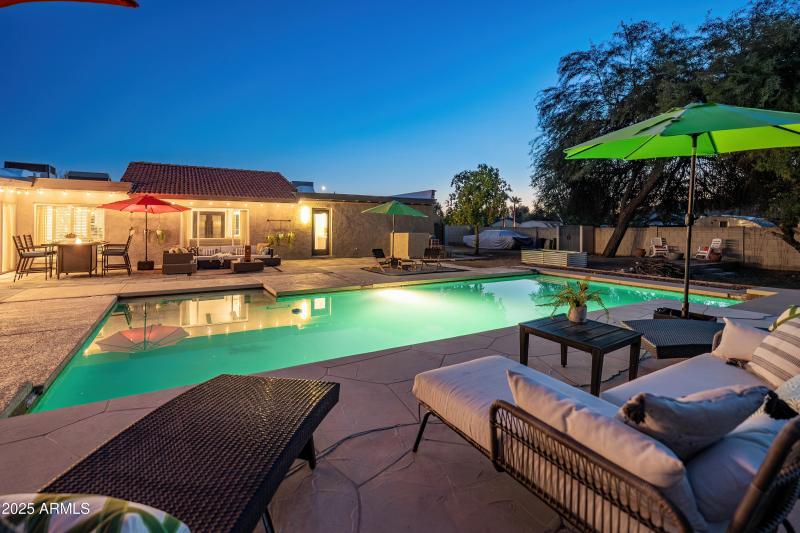 6504 W Corrine Dr (twilight)-49