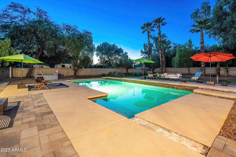 6504 W Corrine Dr (twilight)-50