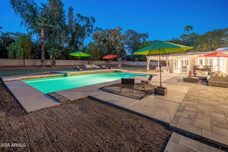 6504 W Corrine Dr (twilight)-53