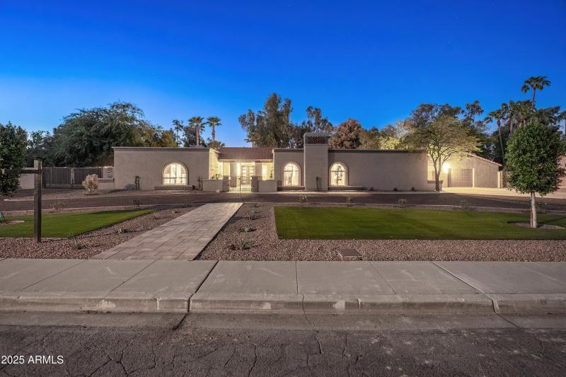 6504 W Corrine Dr (twilight)-61