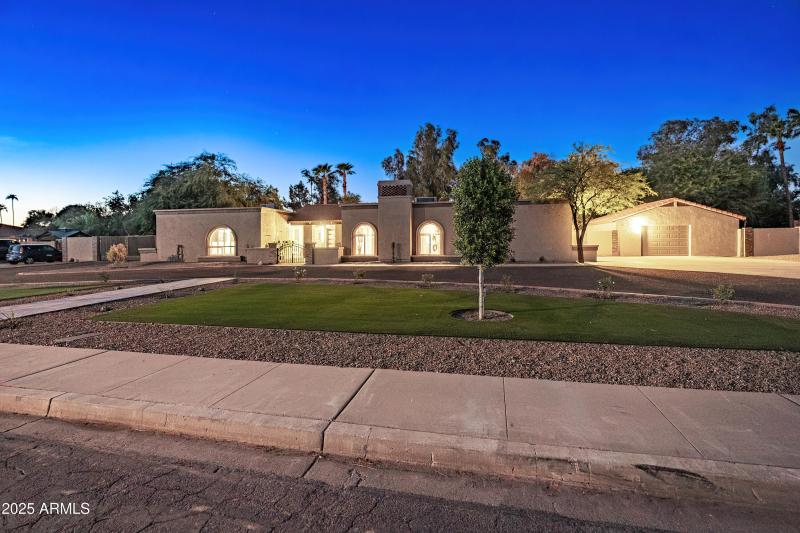 6504 W Corrine Dr (twilight)-62