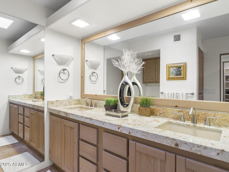 122_Guest House Bathroom