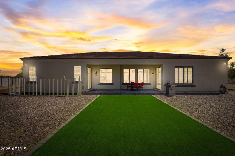 2-web-or-mls- W Durango St - VT-002