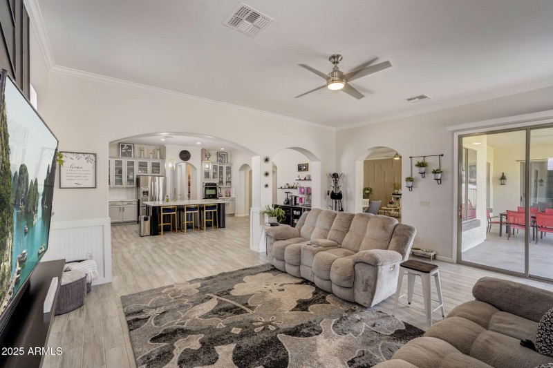 13-web-or-mls-W Durango St-011