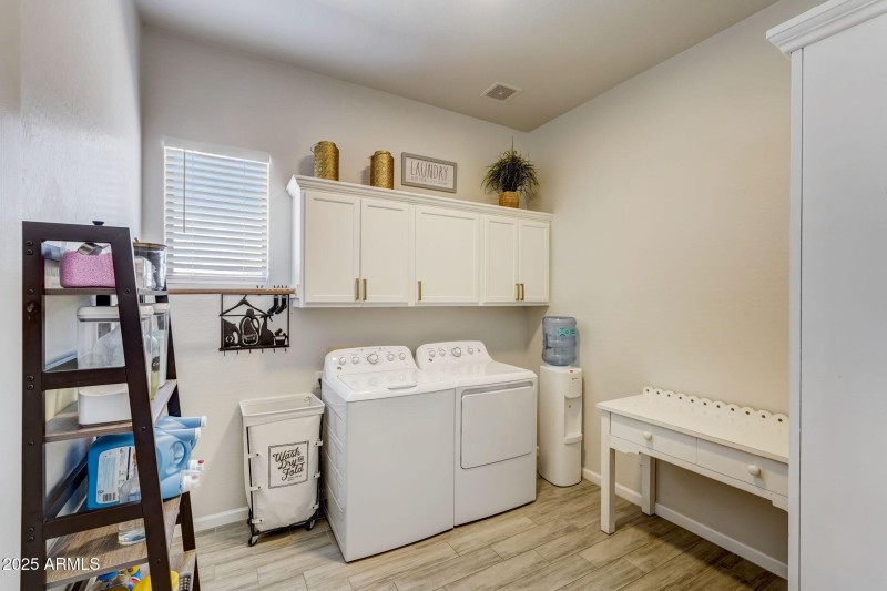 47-web-or-mls-W Durango St-045