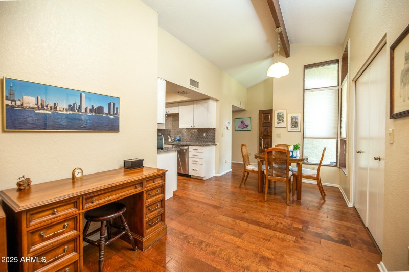 629 E Jeffrey Ave (33)