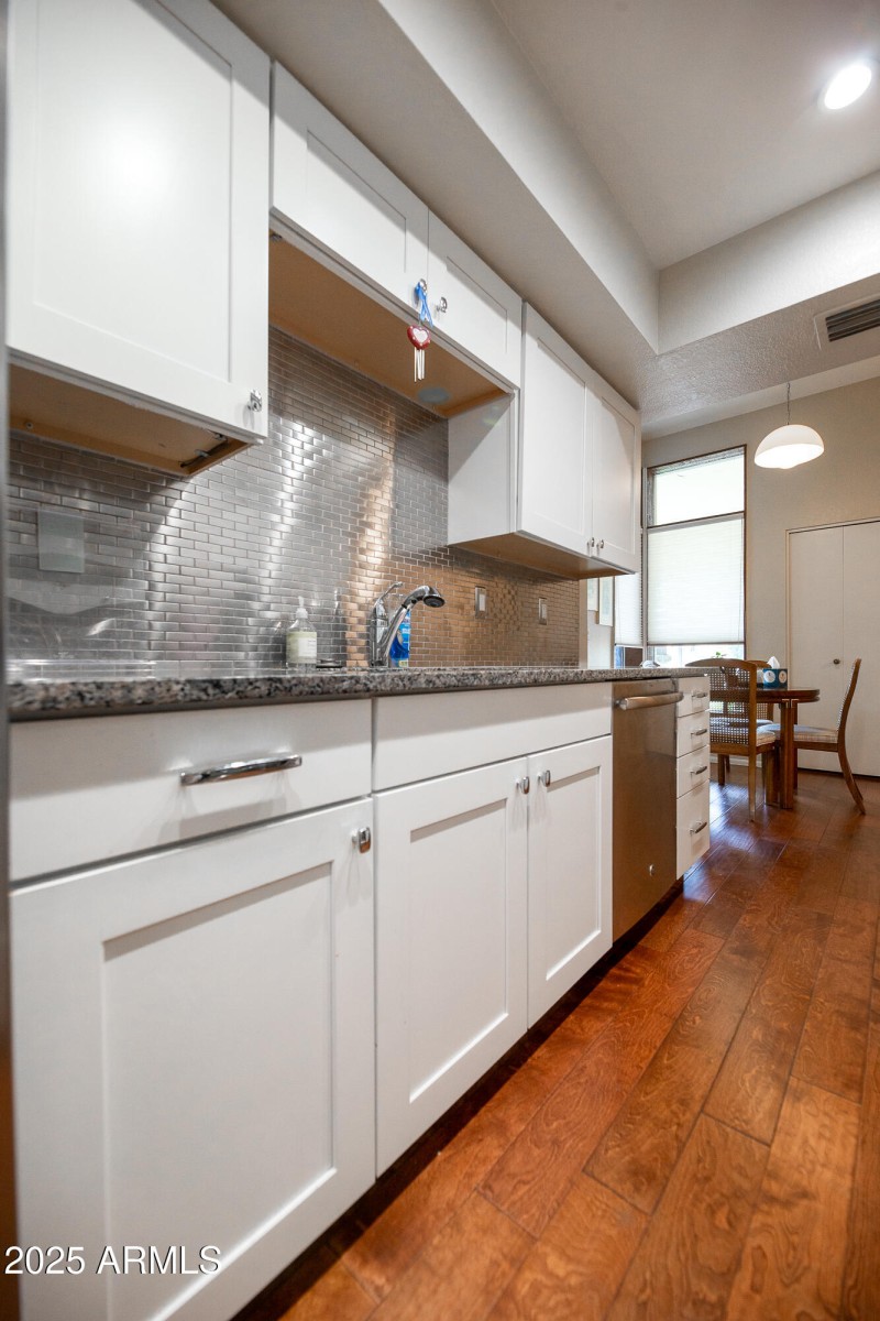 629 E Jeffrey Ave (40)