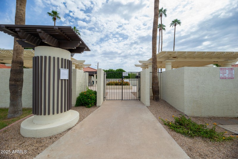 629 E Jeffrey Ave (47)