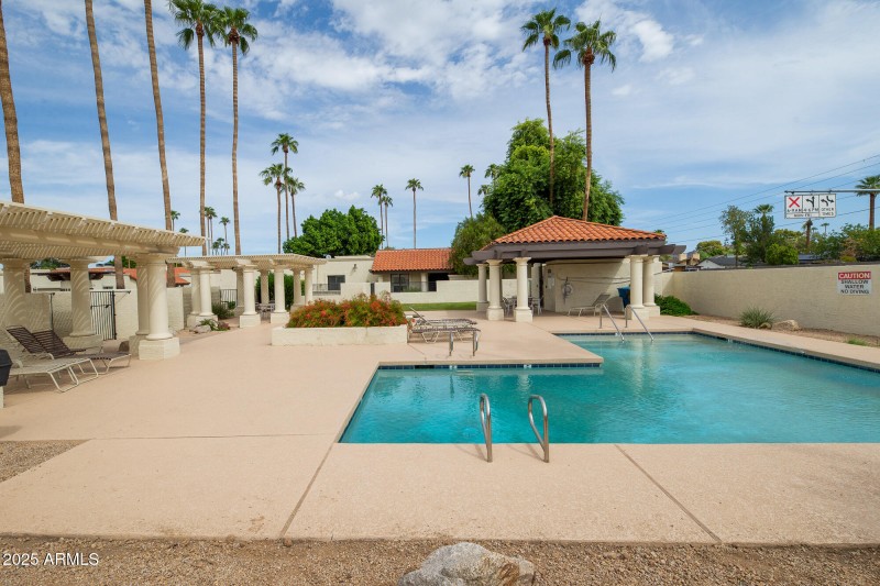 629 E Jeffrey Ave (50)