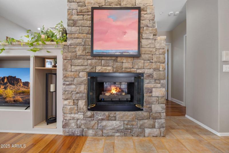 41646 N EMERALD LAKE DR