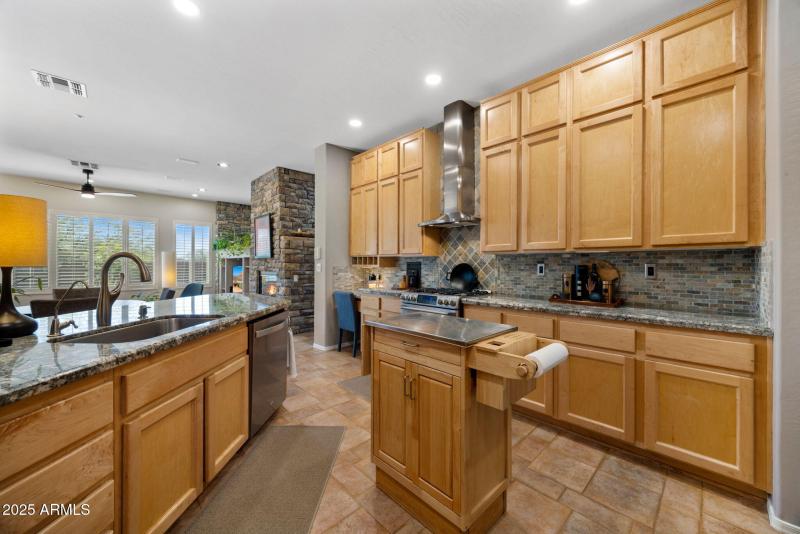 41646 N EMERALD LAKE DR