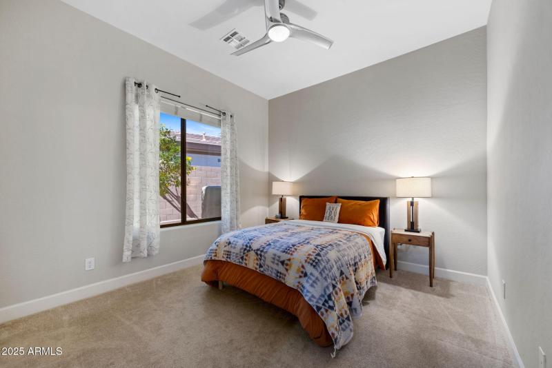 41646 N EMERALD LAKE DR