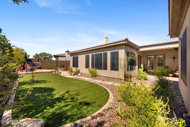 41646 N EMERALD LAKE DR