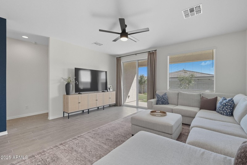 33-web-or-mls-Unity-33