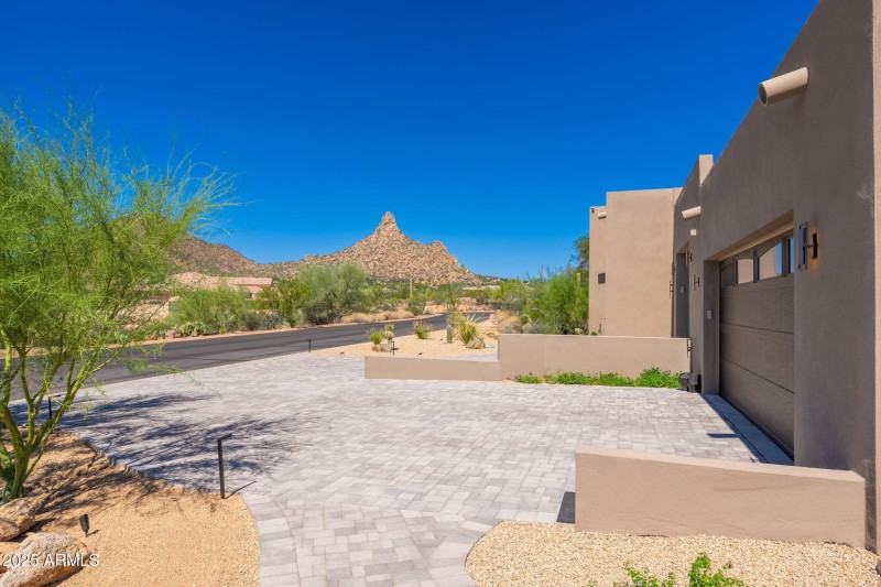 10160 E Saddle Horn Trl