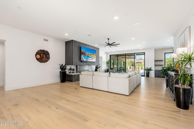 10160 E Saddle Horn Trl