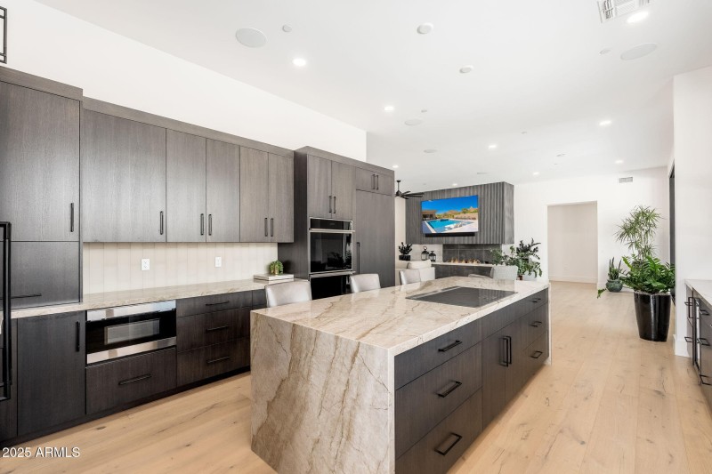 10160 E Saddle Horn Trl