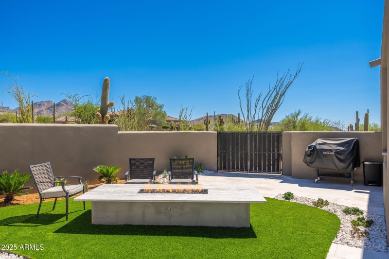 10160 E Saddle Horn Trl