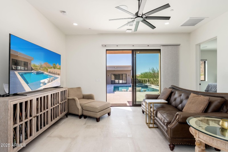 10160 E Saddle Horn Trl