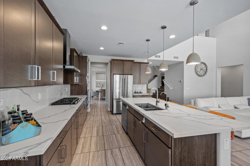 2423 N Beverly Pl-17