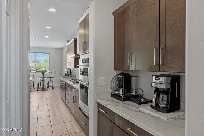 2423 N Beverly Pl-18