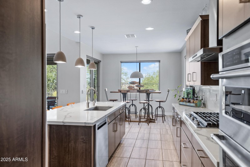 2423 N Beverly Pl-19