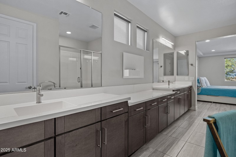 2423 N Beverly Pl-28