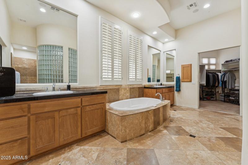 025-primary-bathroom