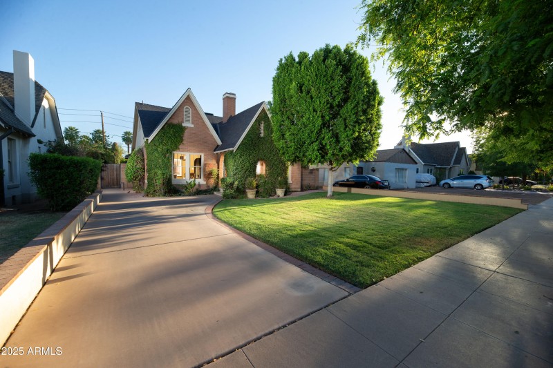 Gorgeous landscaping