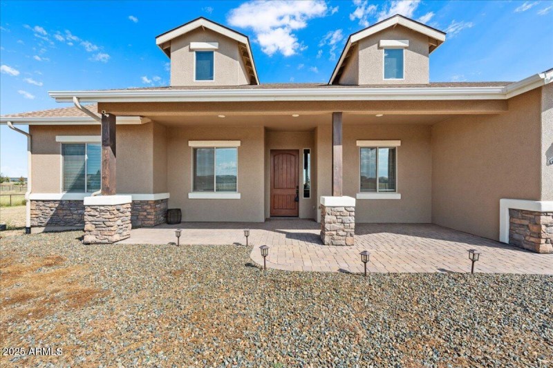 03-Front Covered Patio