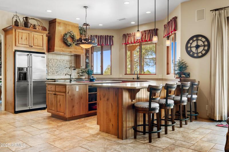 035_Kitchen Bar Area