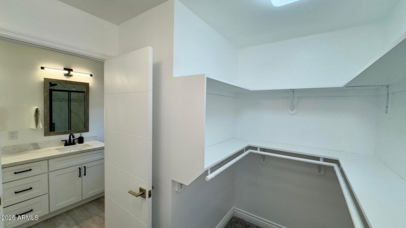 Primary Bath & Walk-in Closet