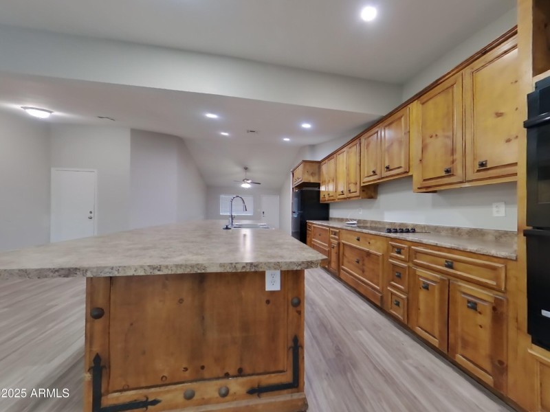 4_pc_GE8Az8mBk5_kzJXnKXufN_layout_0